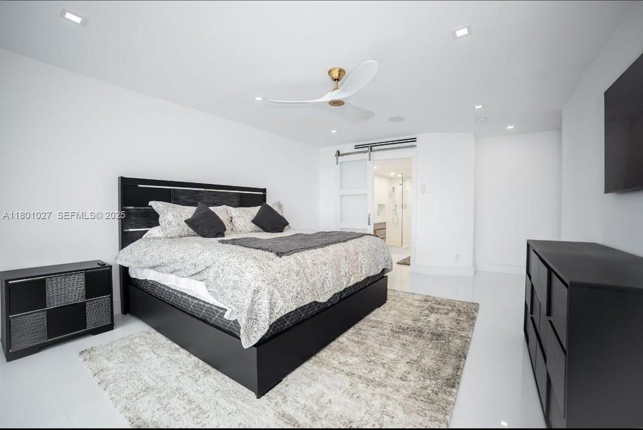 5600 Collins Ave Apt 14k - Photo 7 of 18