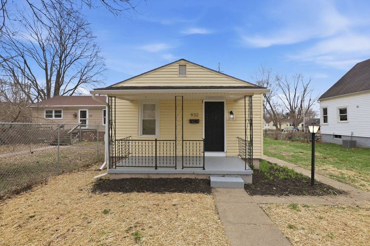 932 Goodwin Ave - Photo 2 of 30