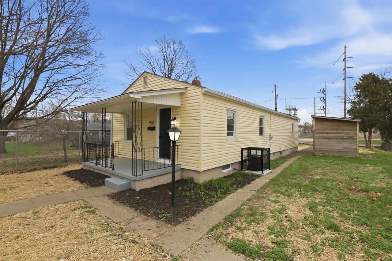 932 Goodwin Ave - Photo 4 of 30