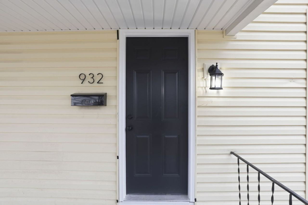 932 Goodwin Ave - Photo 5 of 30