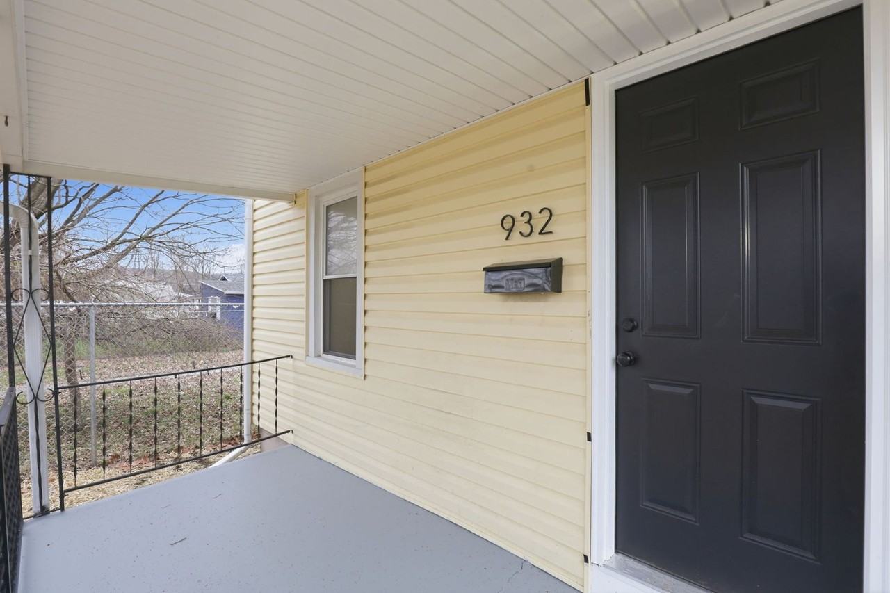 932 Goodwin Ave - Photo 6 of 30