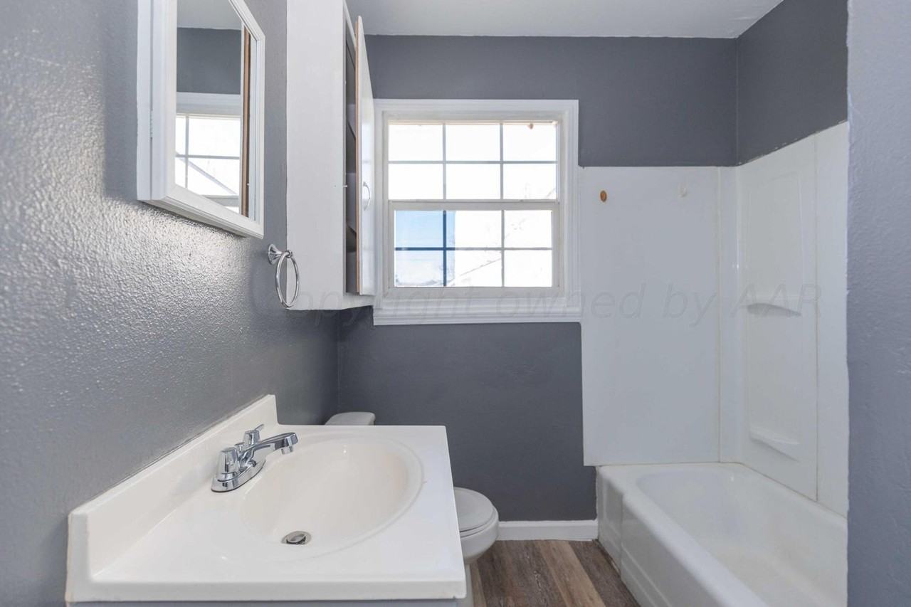 408 S Florida St - Photo 5 of 6