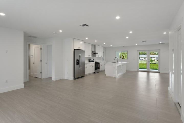 13177 47th Court North - Photo 4 of 8