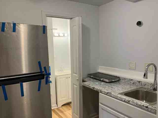 $1,195 NEW Renovated 1-Bedroom Apartment with Short-Term Options - Photo 4 of 20