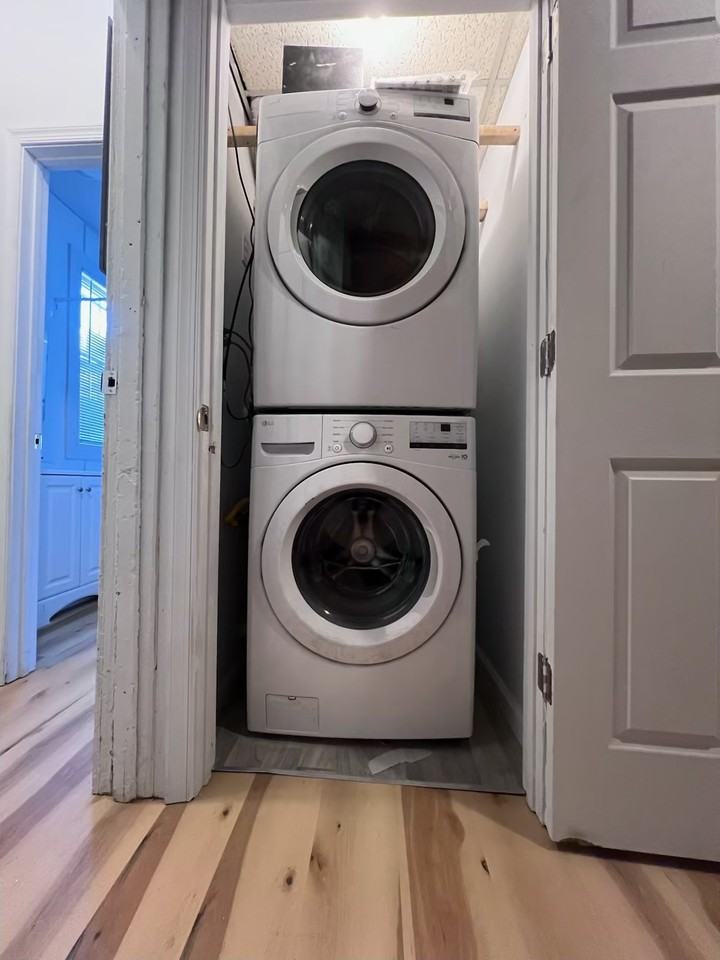 $1,195 NEW Renovated 1-Bedroom Apartment with Short-Term Options - Photo 6 of 20