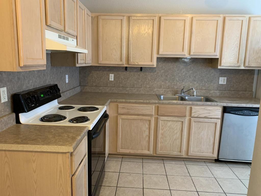 2807 Cantabrian Dr #B - Photo 7 of 24