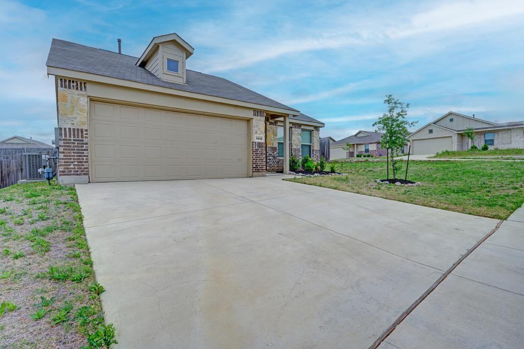 8409 Hollow Bend St - Photo 2 of 22