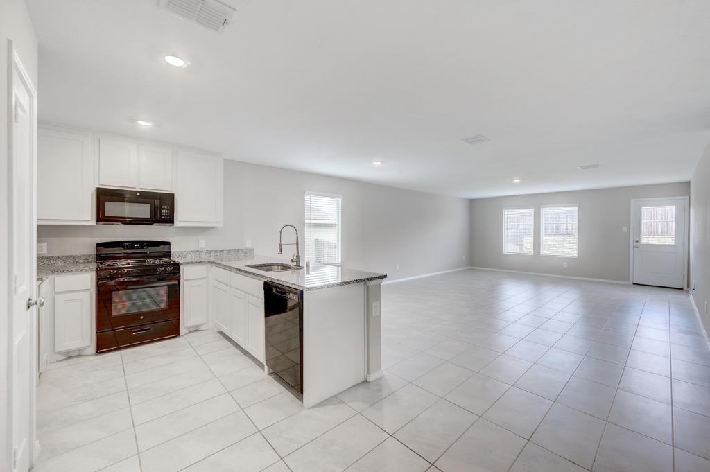 8409 Hollow Bend St - Photo 6 of 22