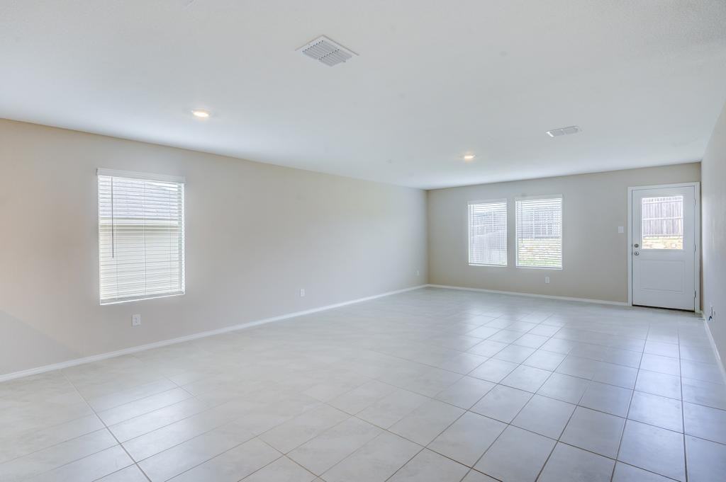 8409 Hollow Bend St - Photo 7 of 22