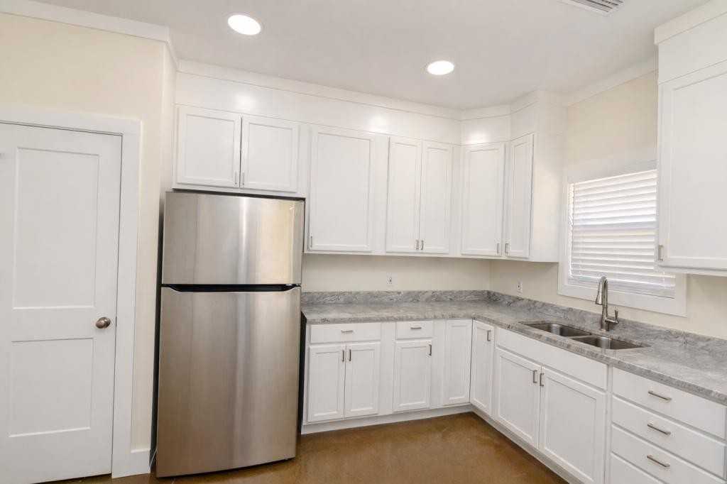 860 Thomley Rd - Photo 3 of 6