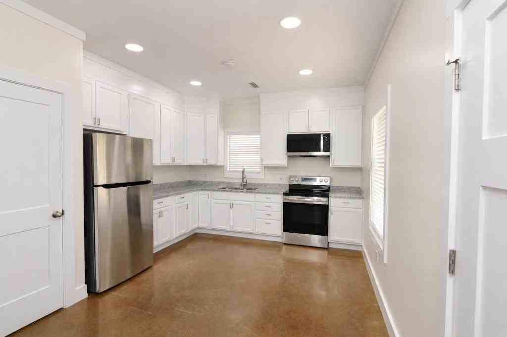 860 Thomley Rd - Photo 4 of 6