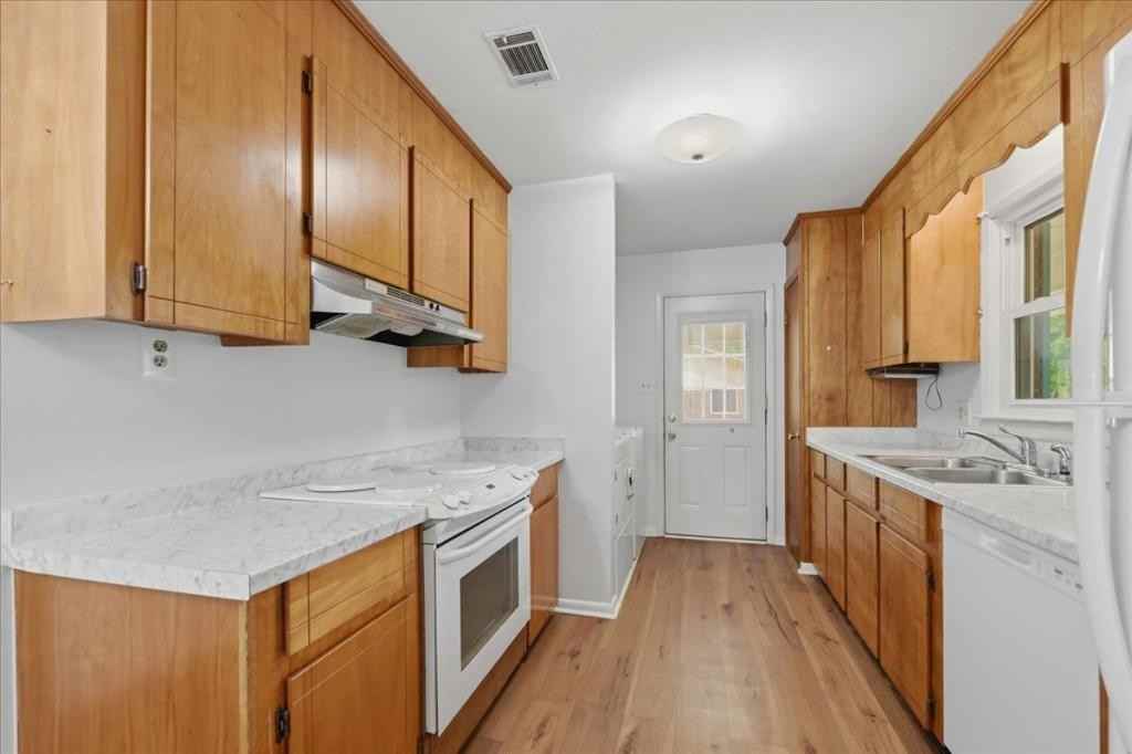 202 Self St - Photo 6 of 29