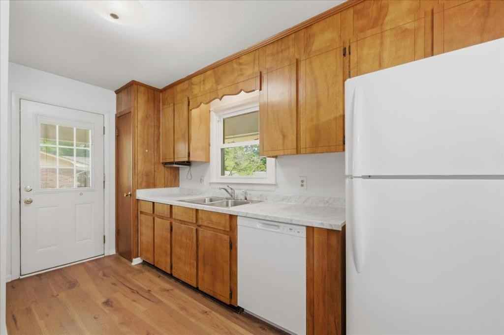 202 Self St - Photo 7 of 29