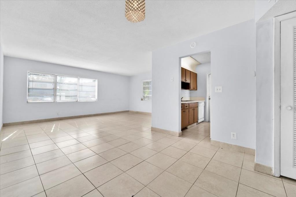 374 Sunshine Dr - Photo 3 of 18