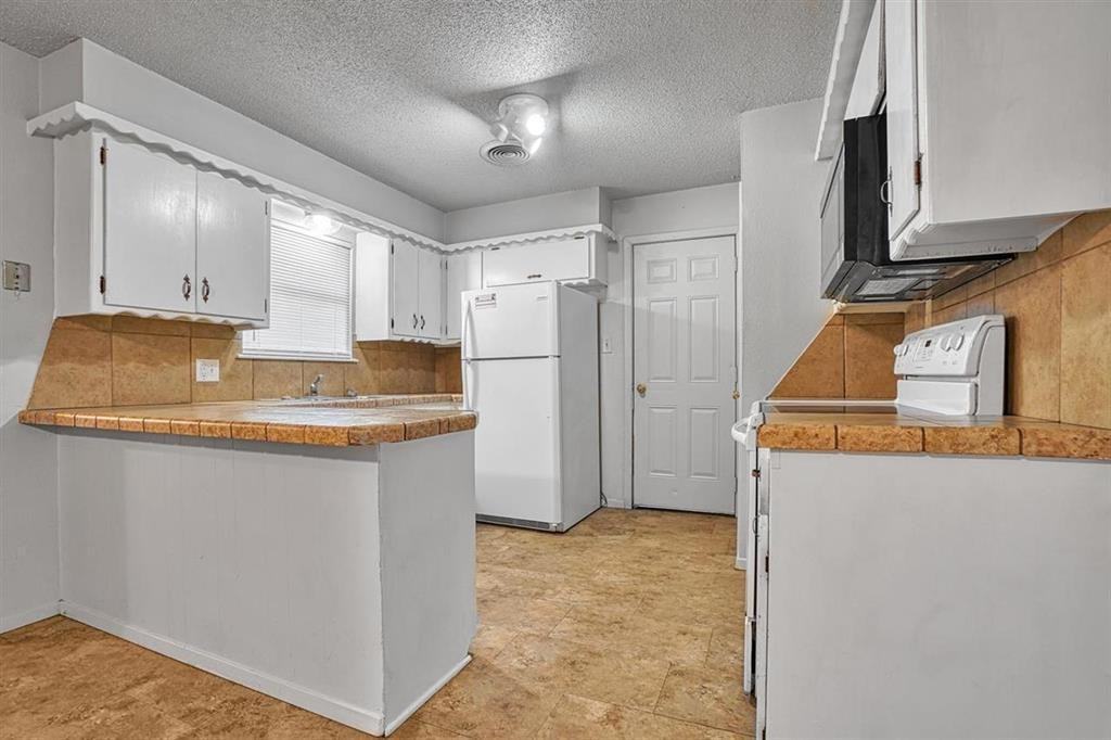 5716 Nw Glenn Ave - Photo 2 of 9