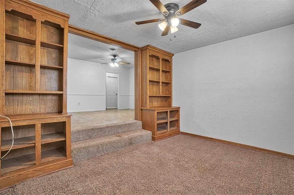 5716 Nw Glenn Ave - Photo 3 of 9