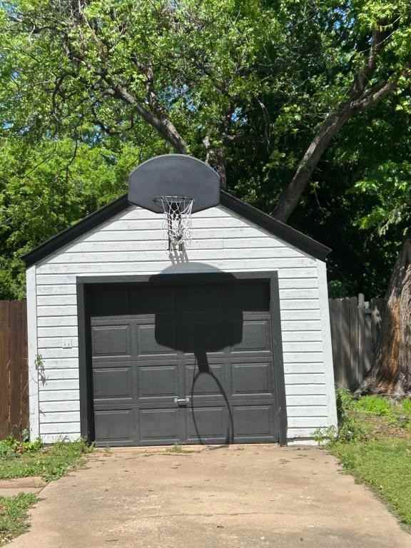 1333 Nw Ash Ave - Photo 2 of 16