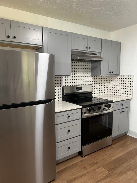 1333 Nw Ash Ave - Photo 3 of 16