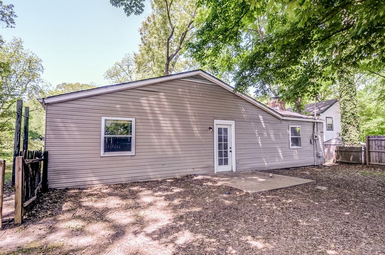 706 Charleston St - Photo 4 of 36