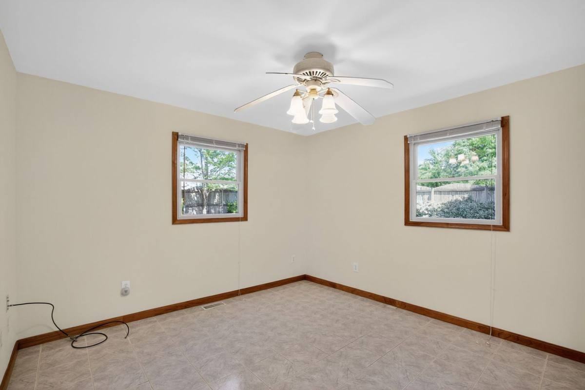 21909 Pegg Rd - Photo 6 of 10