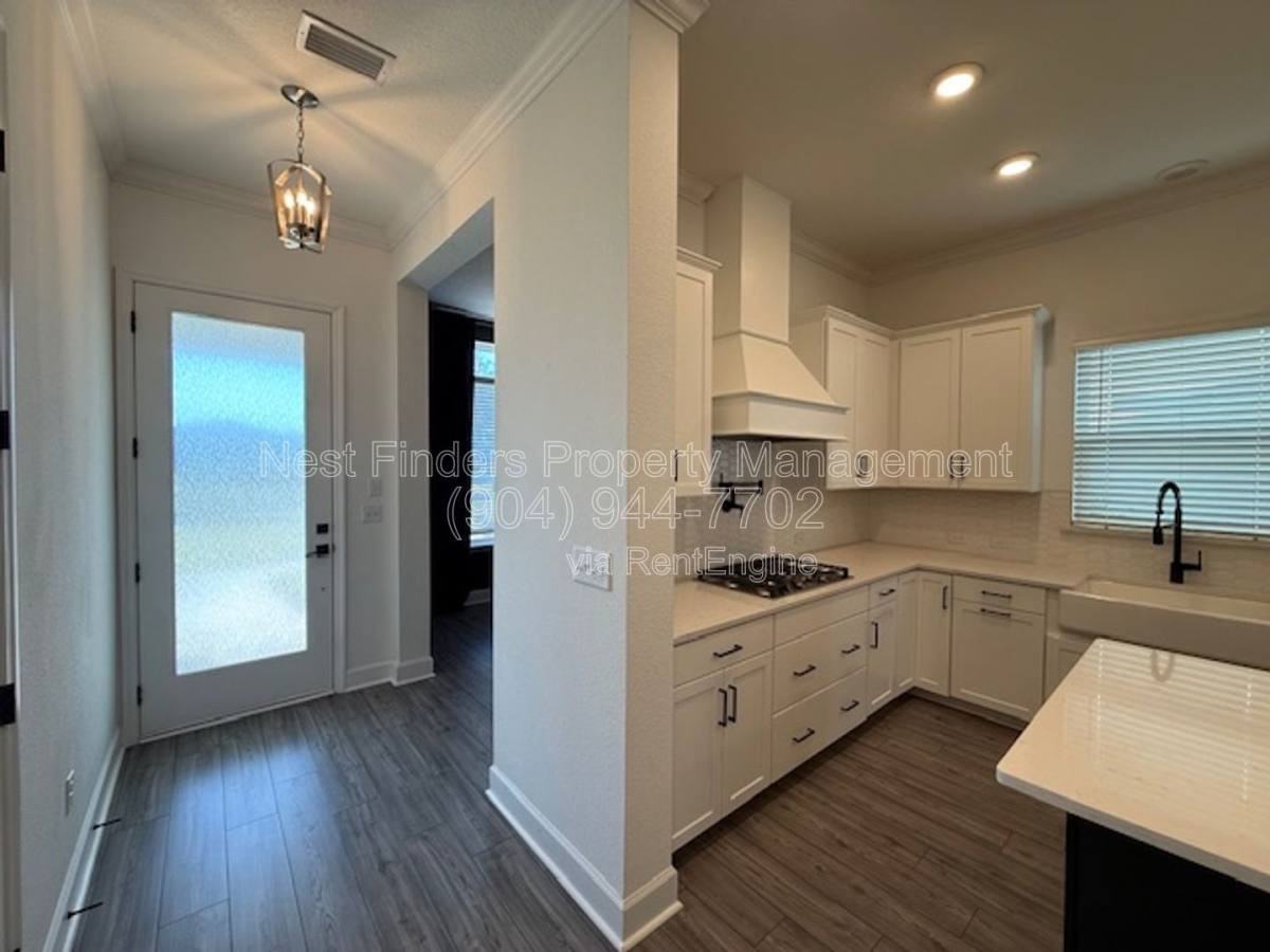 119 Martha Ct - Photo 3 of 10