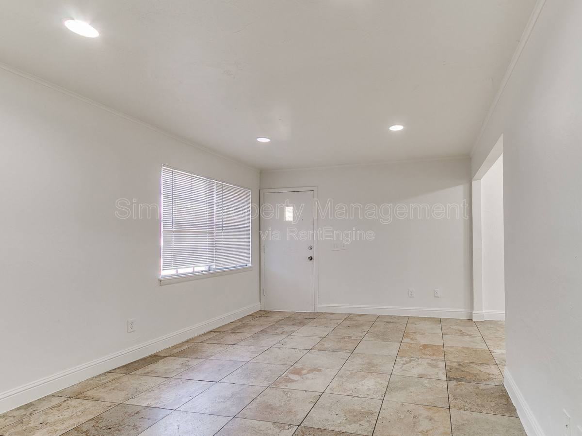 2932 Nw 32nd St - Photo 3 of 10