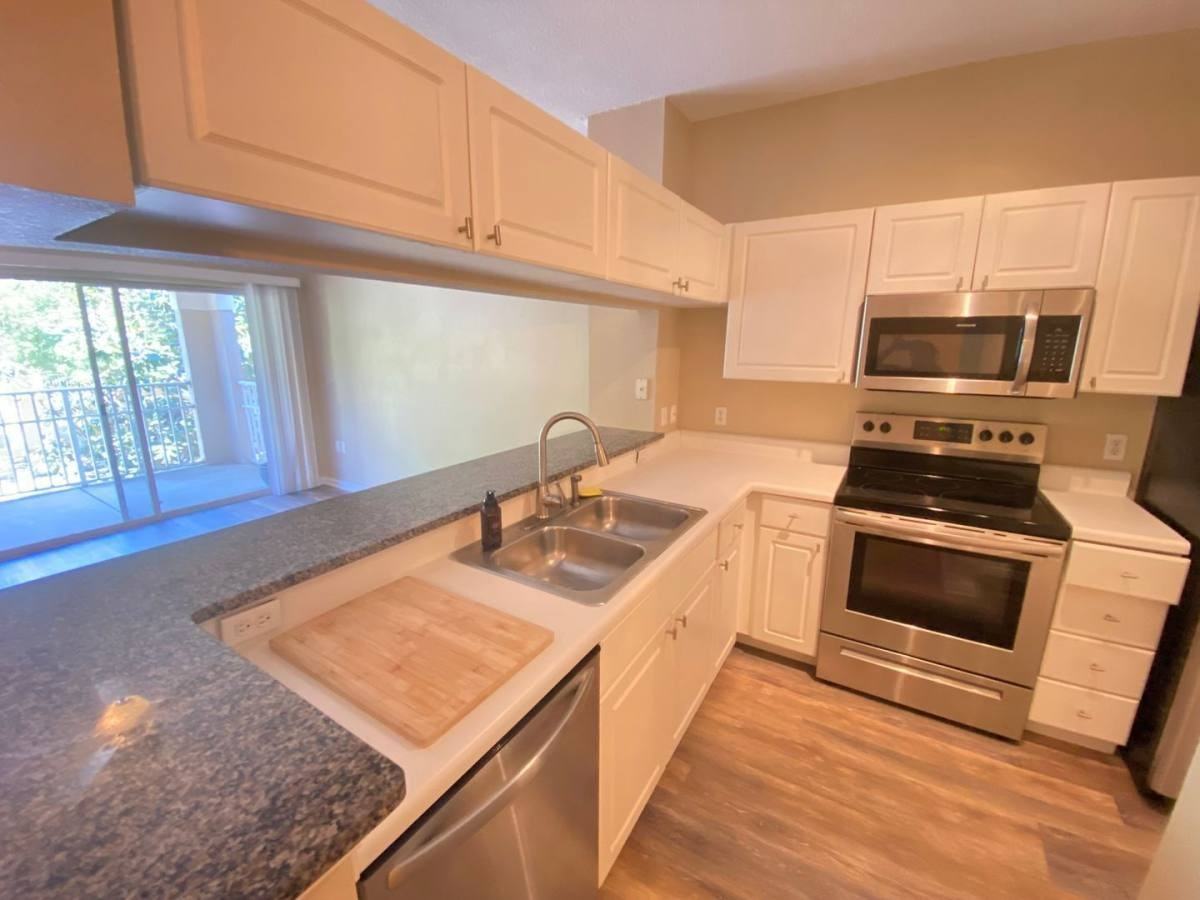 1223 Arbor Lakes Cir - Photo 4 of 10