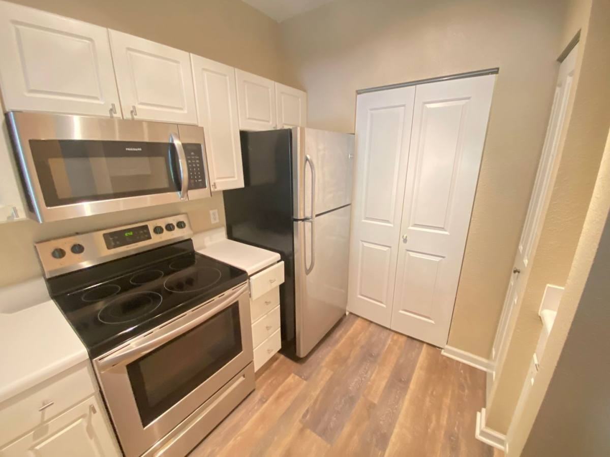 1223 Arbor Lakes Cir - Photo 5 of 10