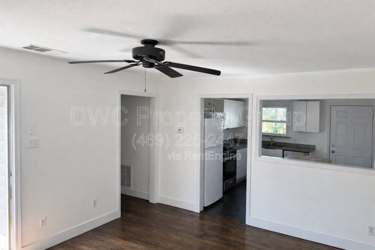 10923 Aledo Dr - Photo 2 of 10