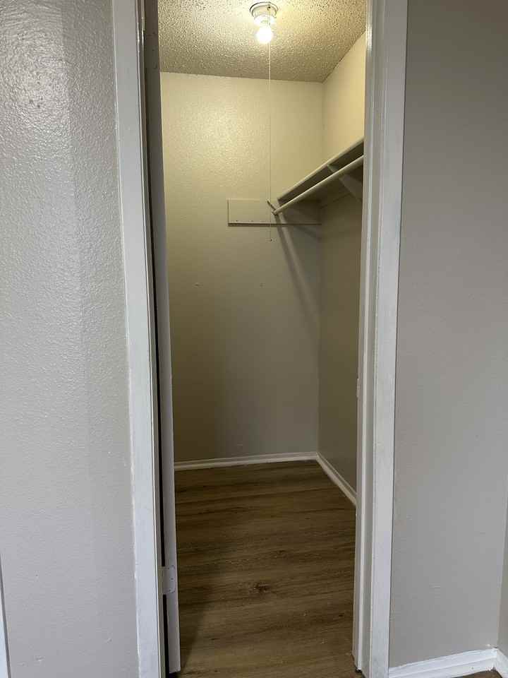 303 E Reagan Rd #D - Photo 3 of 4