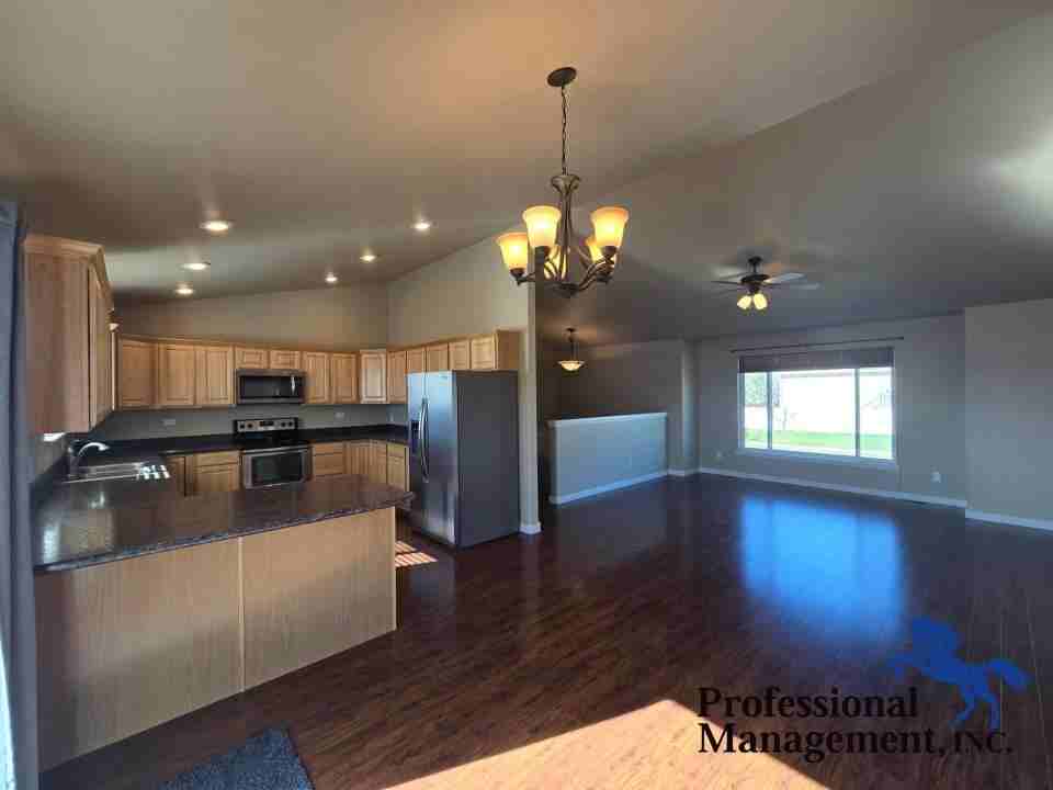 1923 Country Stone St - Photo 2 of 10