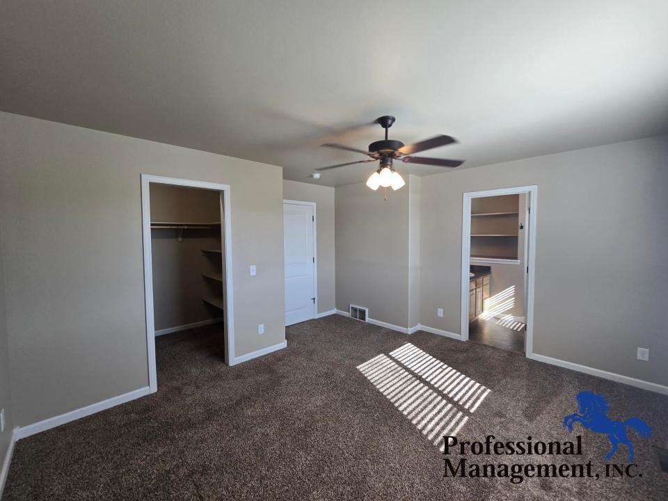 1923 Country Stone St - Photo 3 of 10