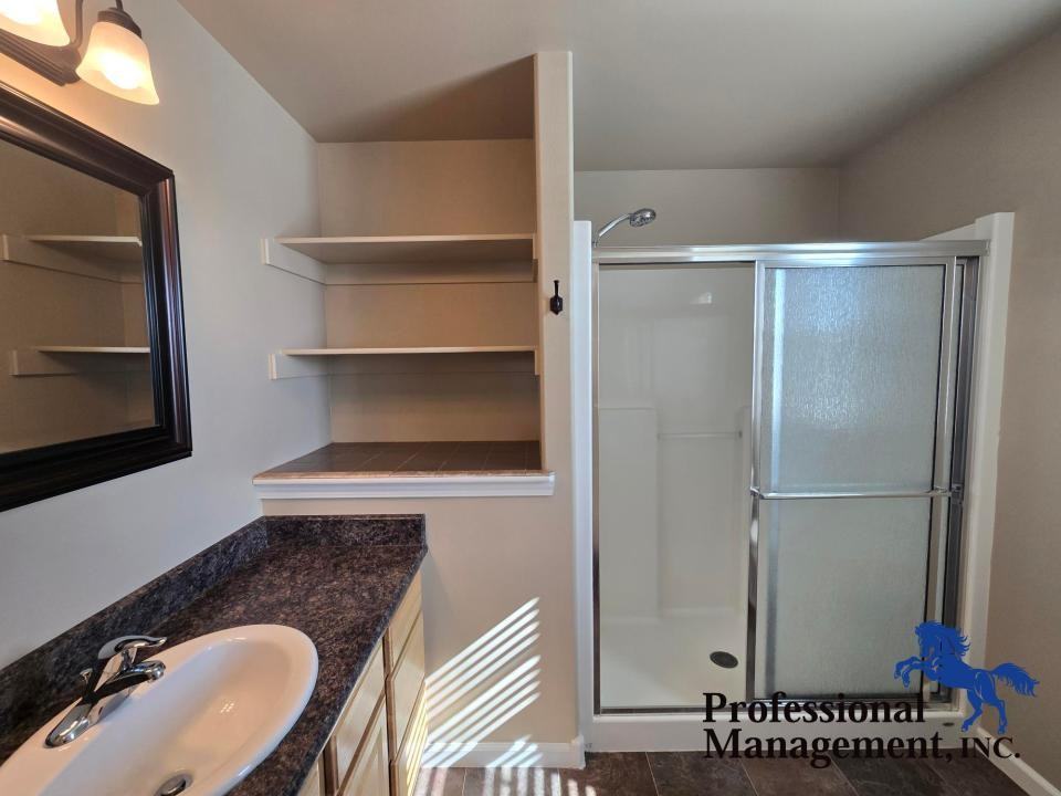 1923 Country Stone St - Photo 4 of 10