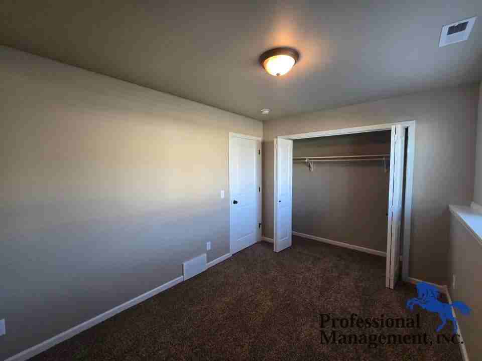 1923 Country Stone St - Photo 5 of 10