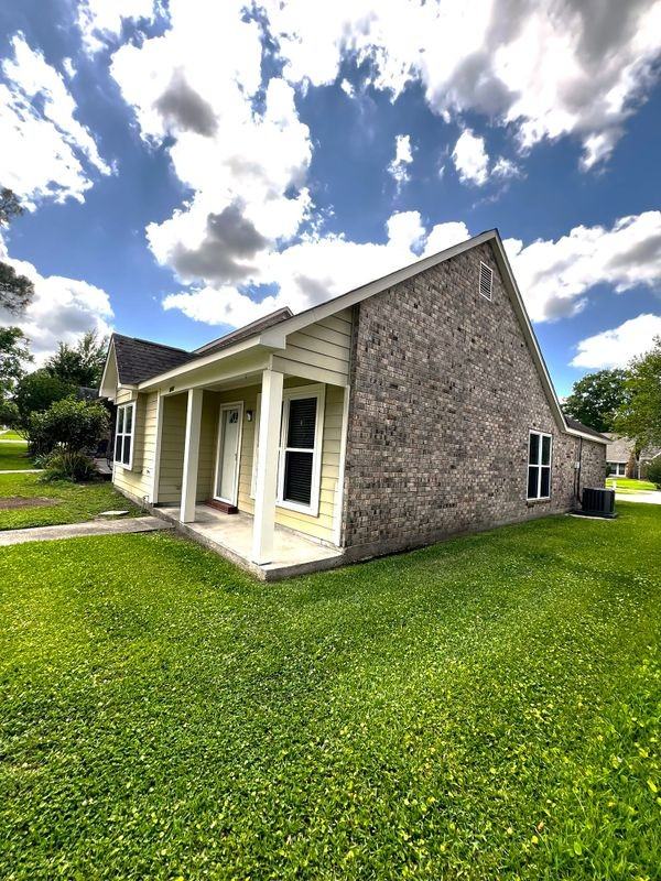 1741 Twisted Oak Ln