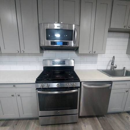 445 E Francis St - Photo 4 of 17