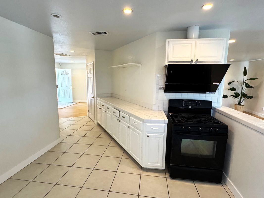 728 5th Ave - Photo 4 of 12