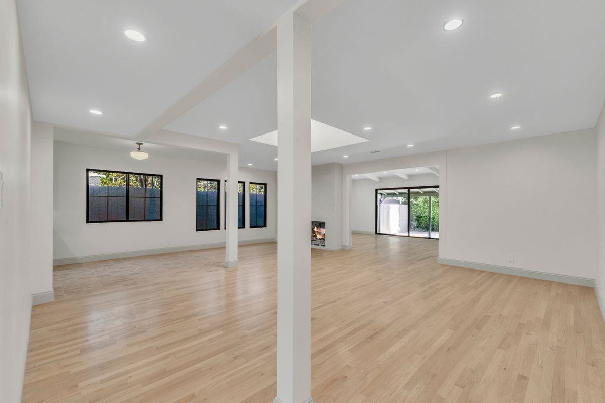 4316 Bellaire Ave - Photo 5 of 49