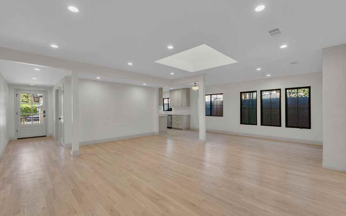 4316 Bellaire Ave - Photo 6 of 49