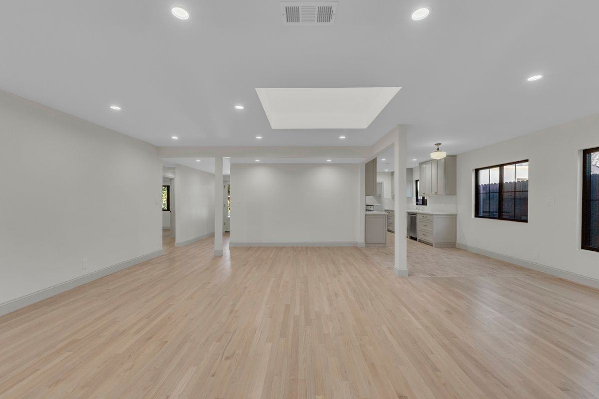 4316 Bellaire Ave - Photo 7 of 49