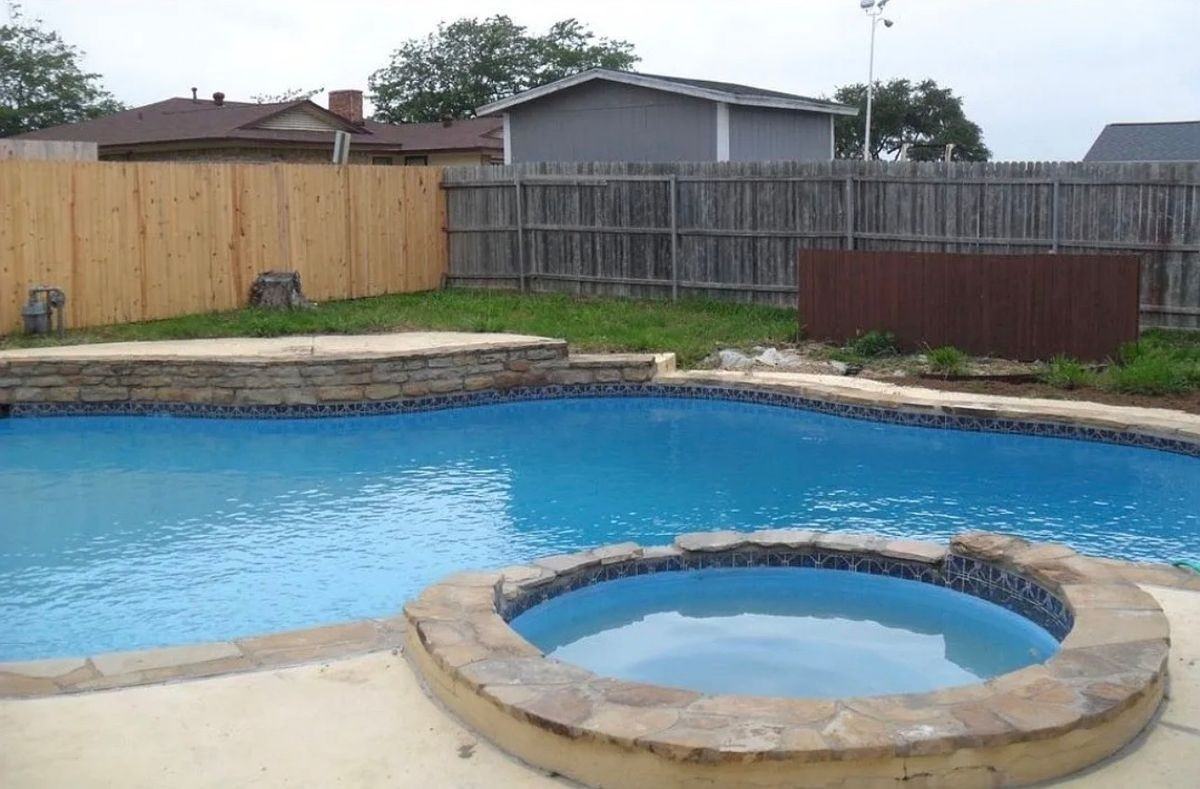 1615 Springbrook St - Photo 2 of 19