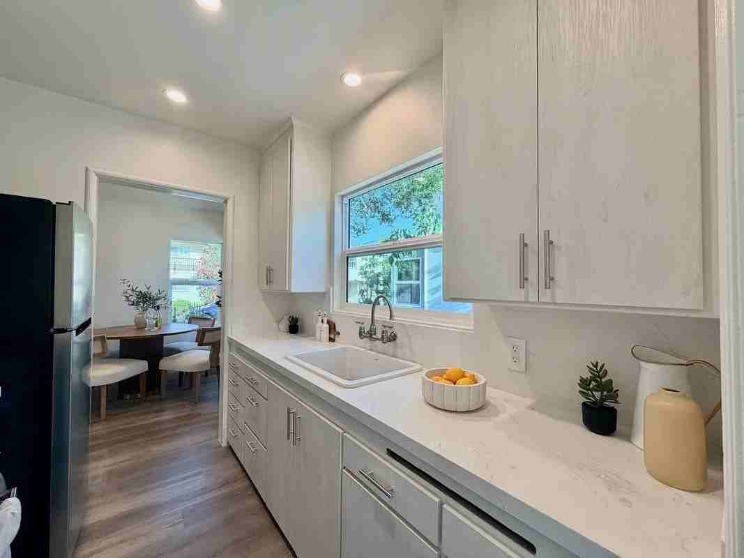 2924 W Riverside Dr - Photo 3 of 15