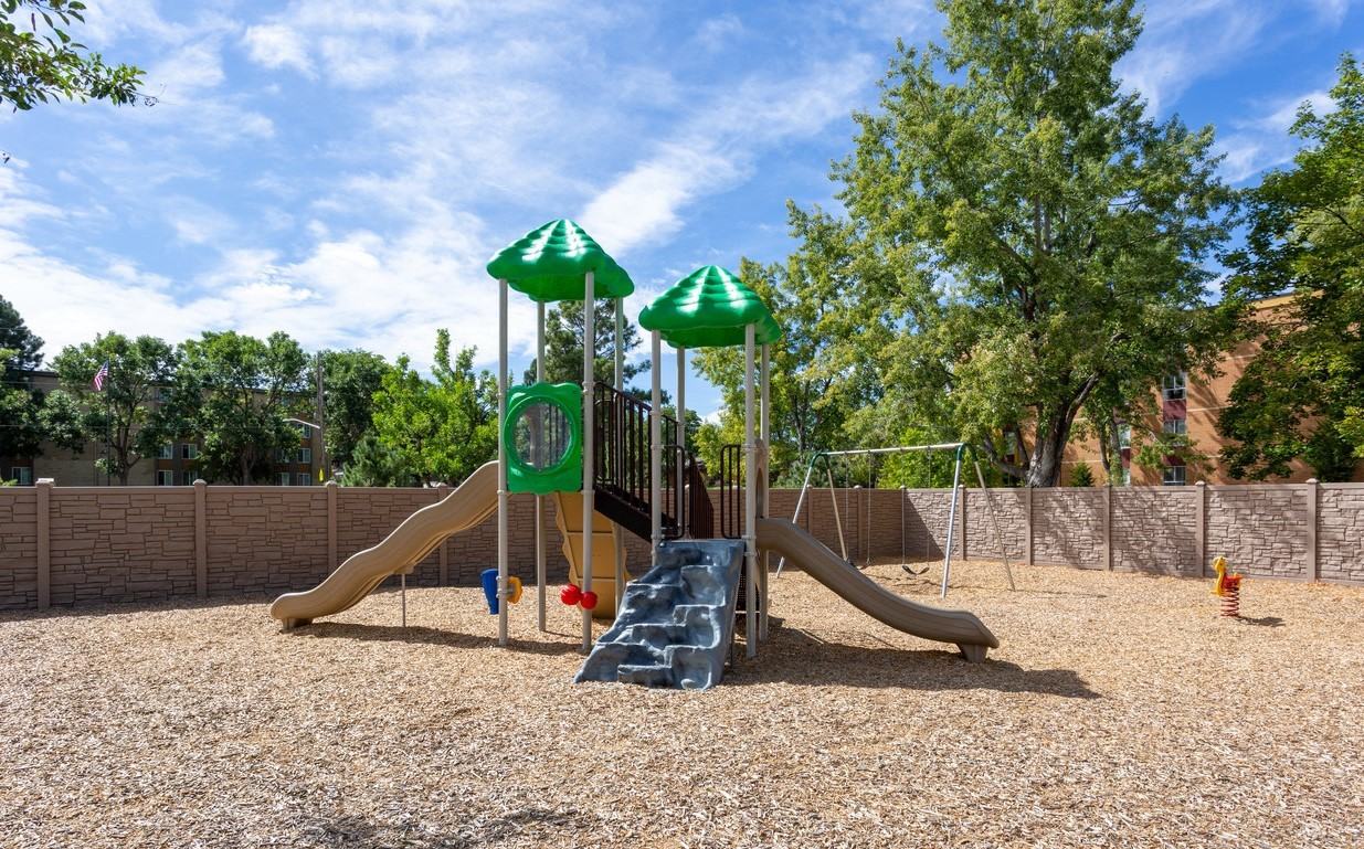 Monaco Lakes Apt - Photo 3 of 21