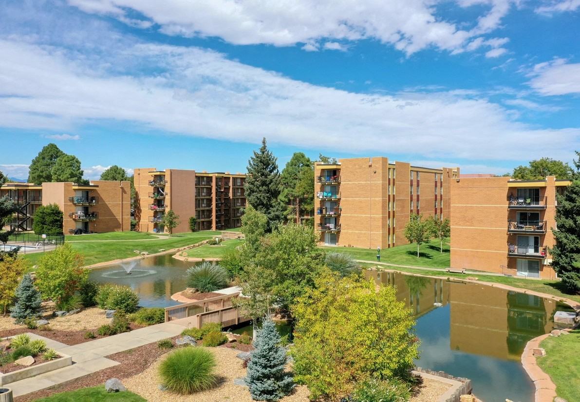 Monaco Lakes Apt - Photo 4 of 21
