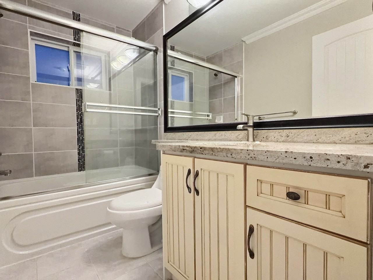 2247 E 44th Ave - Photo 3 of 5