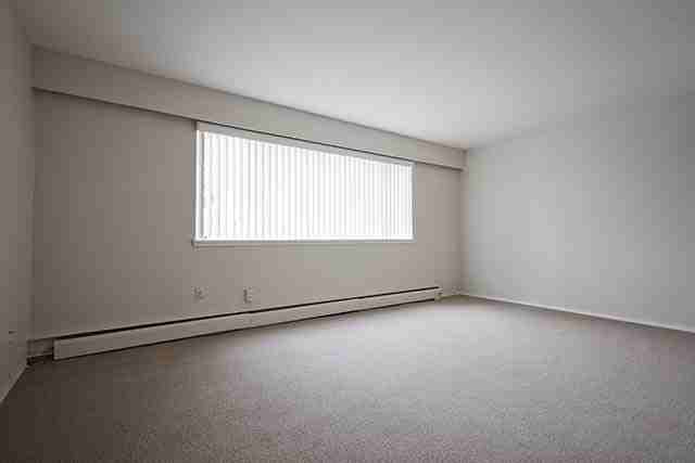 Royal Ridge Apartments - Photo 7 of 9