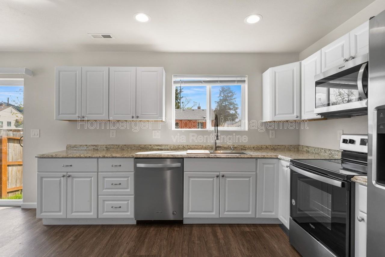 14420 E Heroy Ln - Photo 7 of 24