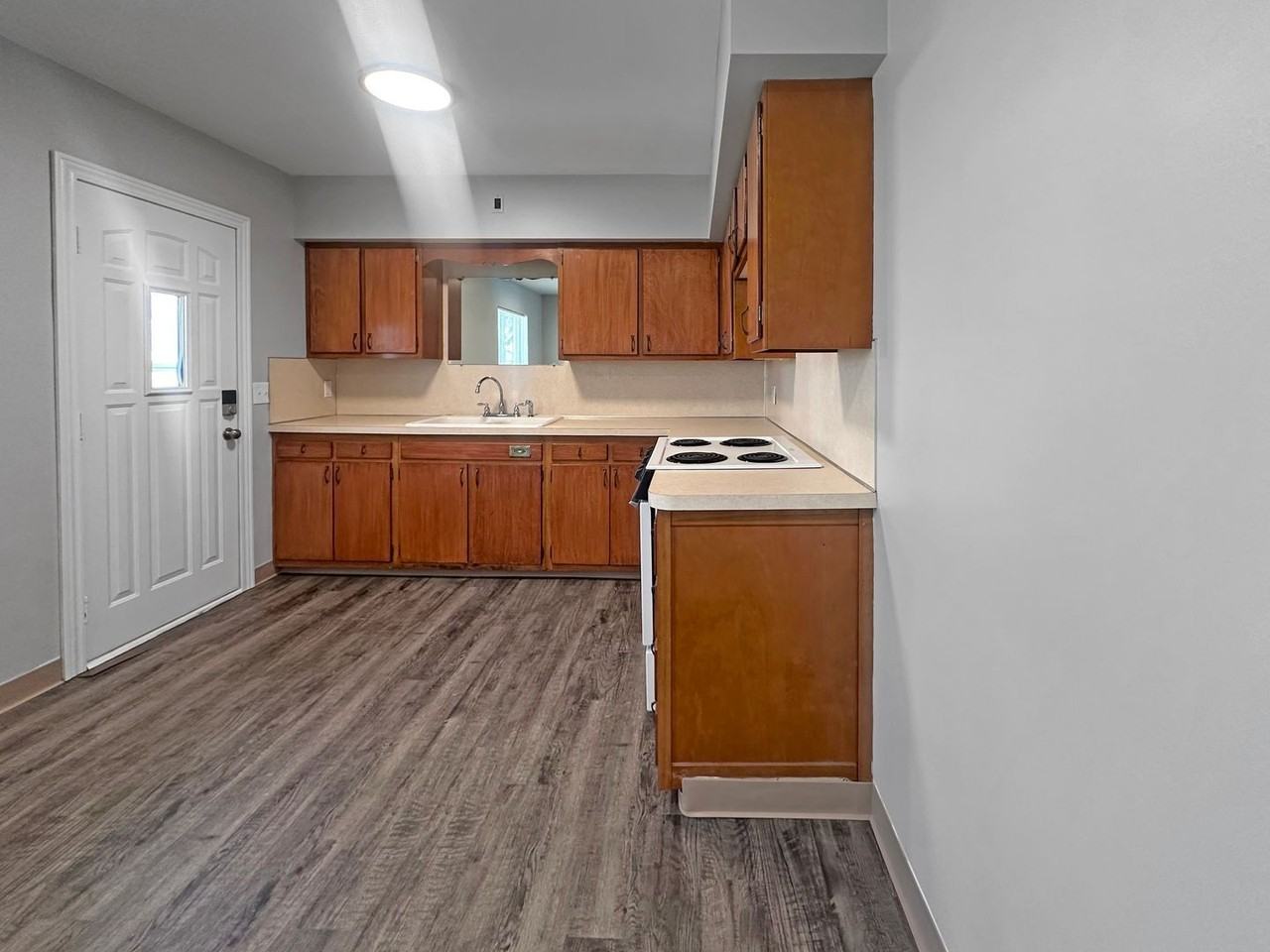 27 Ridgewood St - Photo 3 of 12