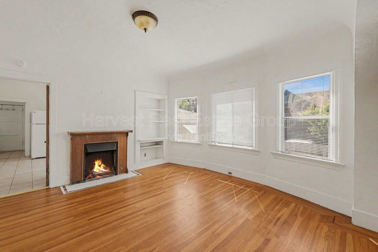 2417 8th St - Photo 5 of 22