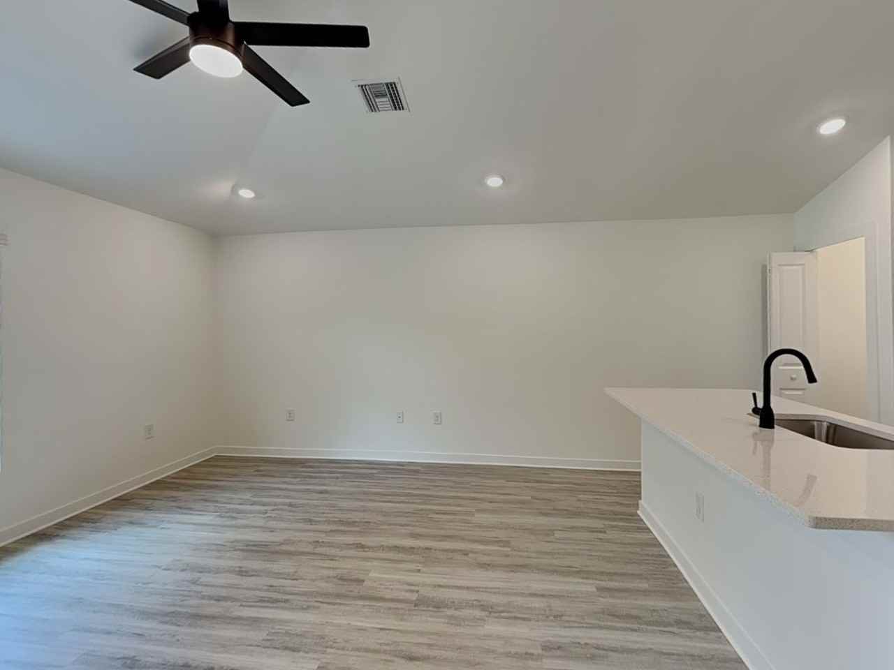 2918 16th St W - Photo 5 of 15